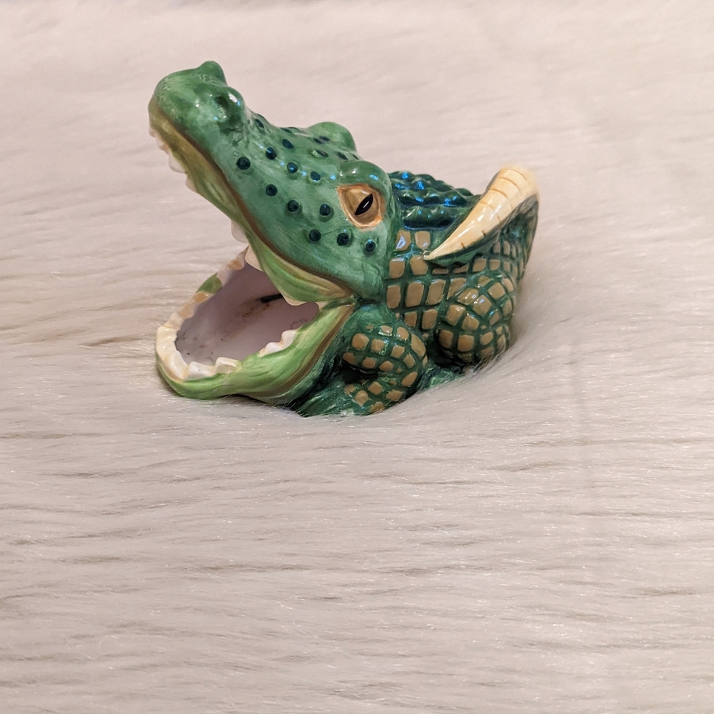 Y2K ceramic alligator kitchen sponge holder
